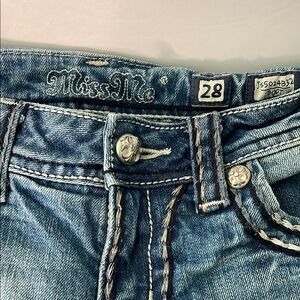 Miss Me Boot Cut Jeans with Contrast Stitching. 28. JS5014B32. Color Med: 52